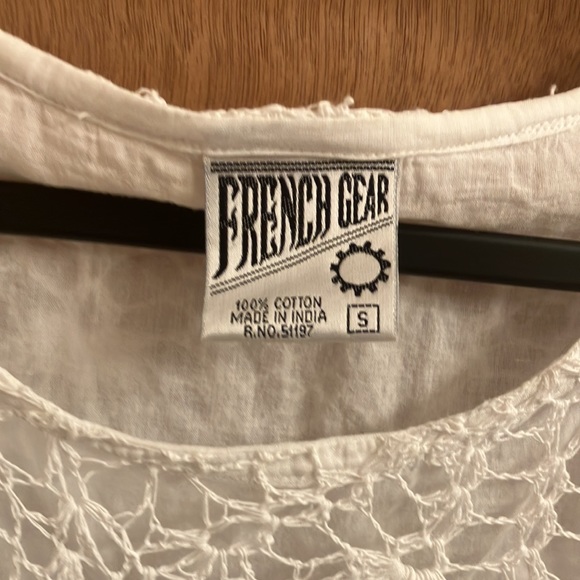 French Gear white crochet short sleeve top woman’s size small - Picture 4 of 6